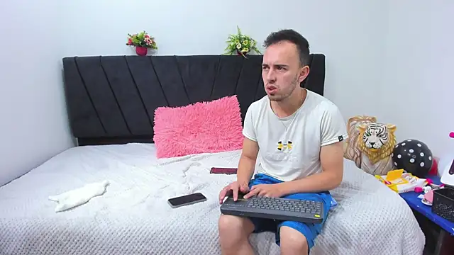 big-dicktop23 online show from January 14, 2026, 4:32 pm