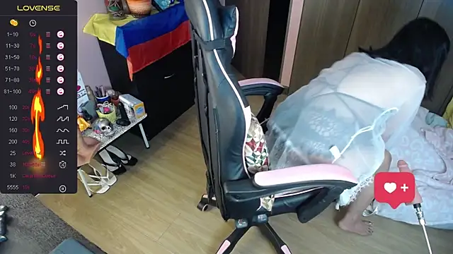 paolagomez  online show from October 18, 2025, 4:58 am