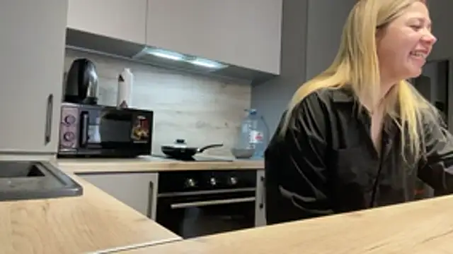 Snapshot of Embersweetbunny chatting on November 16, 2025, 11:04 am Embersweetbunny online show from November 16, 2025, 11:04 am