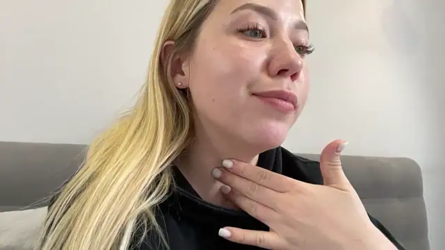 Snapshot of Embersweetbunny chatting on November 4, 2025, 11:47 am Embersweetbunny online show from November 4, 2025, 11:47 am