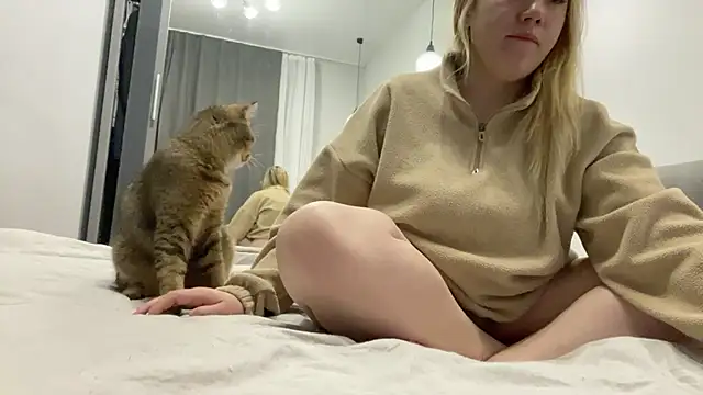 Snapshot of Embersweetbunny chatting on October 20, 2025, 1:29 am Embersweetbunny online show from October 20, 2025, 1:29 am