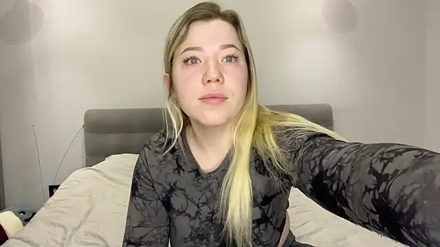 Embersweetbunny online show from January 10, 2026, 5:14 am