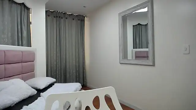 IssadoraJames online show from December 17, 2024, 6:53 pm