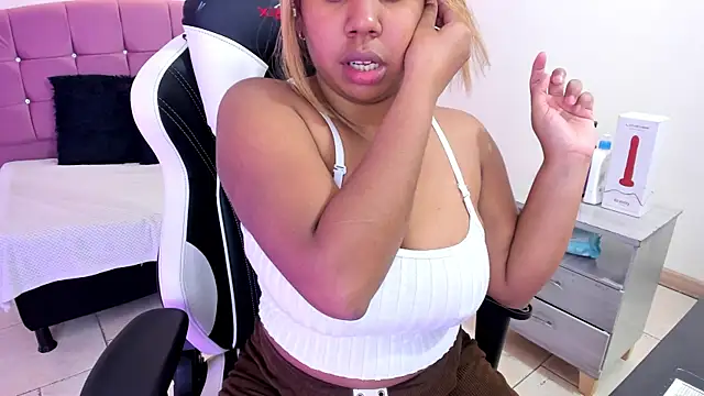 Lizzie Williams  online show from April 10, 2026, 3:24 am