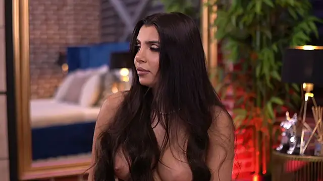 NicoleCellini online show from November 27, 2025, 7:14 pm