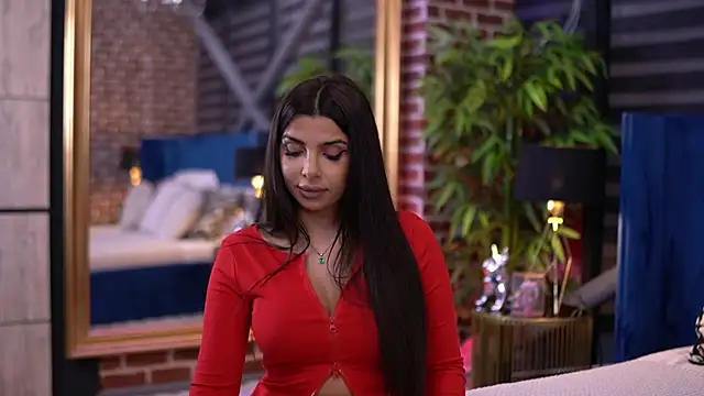 NicoleCellini online show from November 16, 2025, 6:56 pm