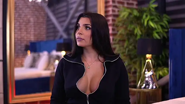 NicoleCellini online show from October 15, 2025, 6:05 pm