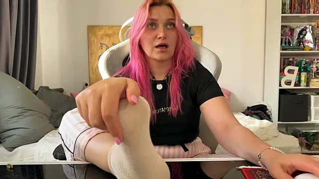 unicornsfeet online show from June 19, 2026, 3:40 pm