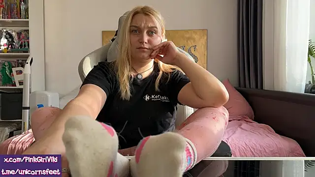 unicornsfeet online show from April 10, 2026, 2:46 pm