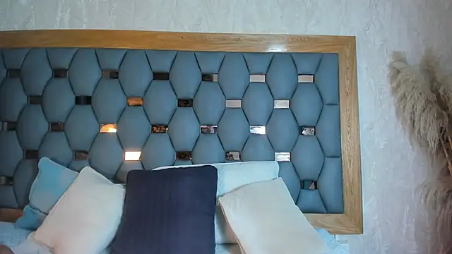 yayi derek online show from October 18, 2025, 11:45 am