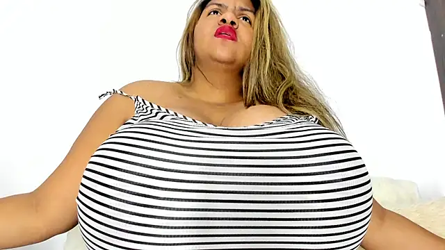 Snapshot of bigmom69_ chatting on May 6, 2026, 1:20 am bigmom69 online show from May 6, 2026, 1:20 am