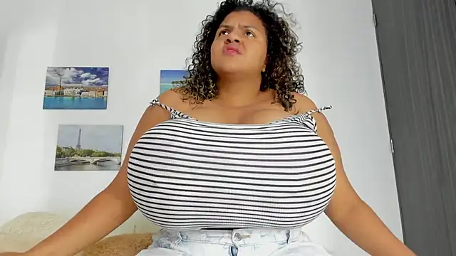 Snapshot of bigmom69_ chatting on October 12, 2025, 6:20 pm bigmom69 online show from October 12, 2025, 6:20 pm