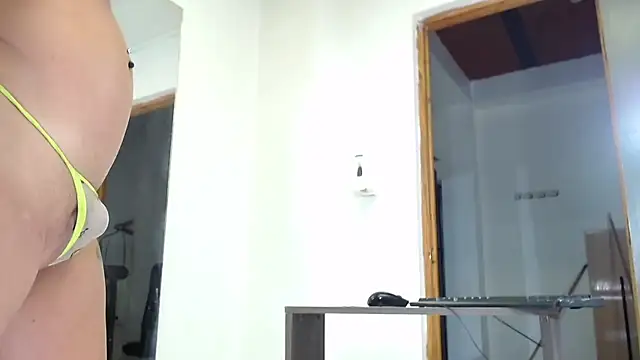 Snapshot of SWEETKAREN chatting on October 18, 2025, 2:13 am SWEETKAREN online show from October 18, 2025, 2:13 am