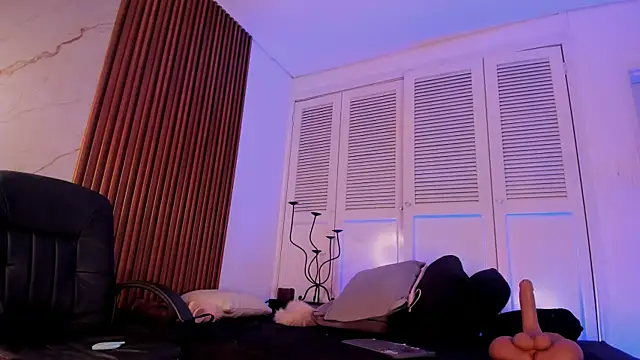 Emiilycollins online show from January 14, 2026, 12:14 am