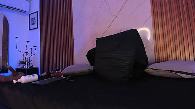 Emiilycollins online show from December 20, 2025, 1:30 am