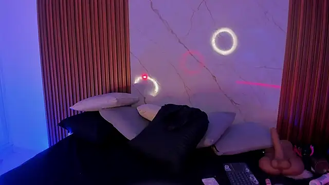 Emiilycollins online show from November 27, 2025, 1:39 am