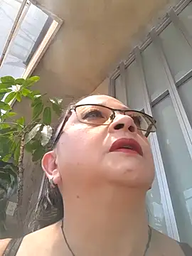 Vivianmature online show from March 15, 2026, 4:03 pm