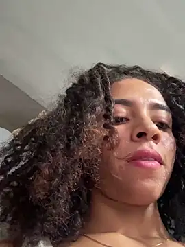 Snapshot of pretty_pettite chatting on December 19, 2025, 10:45 pm pretty pettite online show from December 19, 2025, 10:45 pm