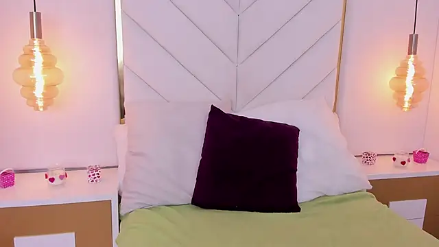 Flor delunaa online show from February 25, 2025, 12:27 pm