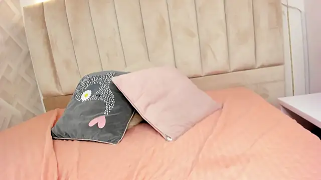 Snapshot of Anniie_Queen chatting on February 26, 2026, 3:17 am Anniie Queen online show from February 26, 2026, 3:17 am