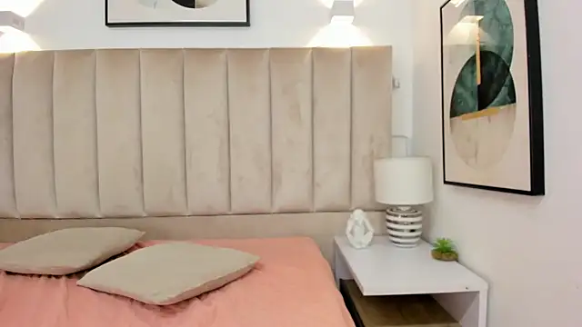 Anniie Queen online show from December 19, 2025, 3:43 am