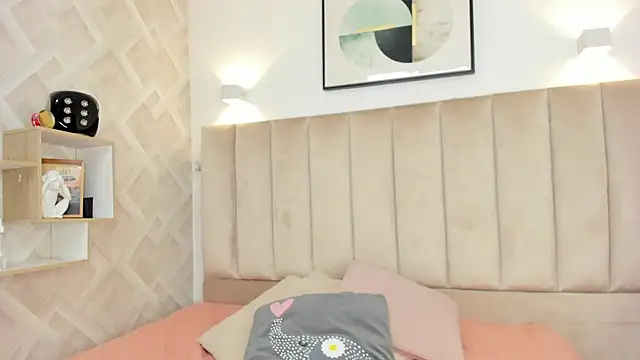 Anniie Queen online show from April 7, 2026, 3:08 am