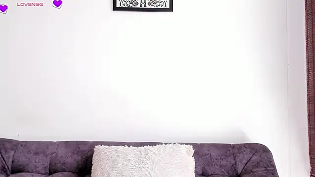 VeronicaTonu online show from April 5, 2026, 2:57 pm