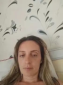SophyGirl online show from May 27, 2026, 1:40 pm