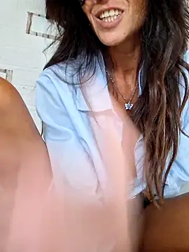 EmySkinny85 online show from September 18, 2025, 7:50 pm