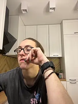 MartiniiSelenna online show from December 4, 2025, 6:12 am