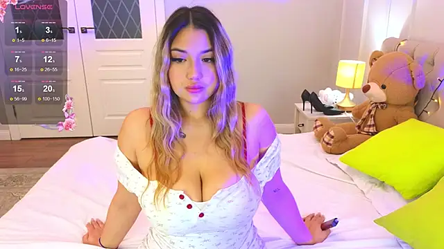 DaniellaMell online show from April 9, 2026, 3:41 am