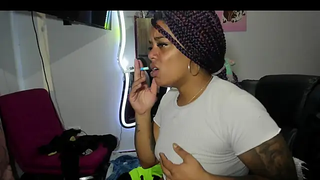 ladyrd1 online show from November 27, 2025, 2:45 am