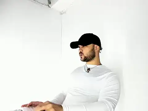 Sebas-hott online show from October 19, 2025, 10:34 pm