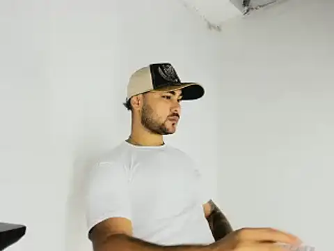 Sebas-hott online show from November 1, 2025, 10:36 pm