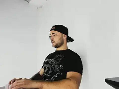 Sebas-hott online show from November 2, 2025, 10:15 pm