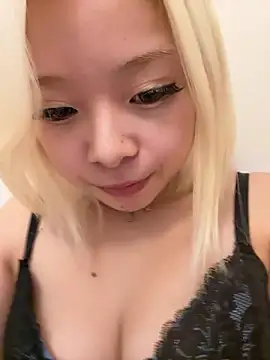 Rei1216xo online show from April 7, 2026, 8:27 am