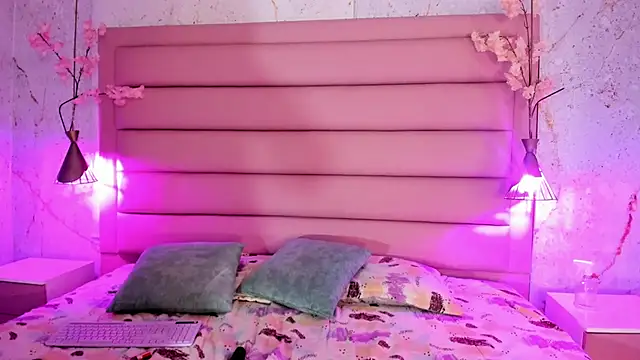 sabrinamilani online show from November 10, 2025, 3:44 am