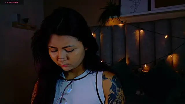 alaia-rogers online show from December 17, 2025, 11:48 am