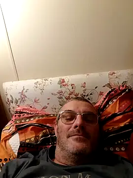 Snapshot of Gavin_6969 chatting on October 21, 2025, 10:42 pm Gavin 6969 online show from October 21, 2025, 10:42 pm