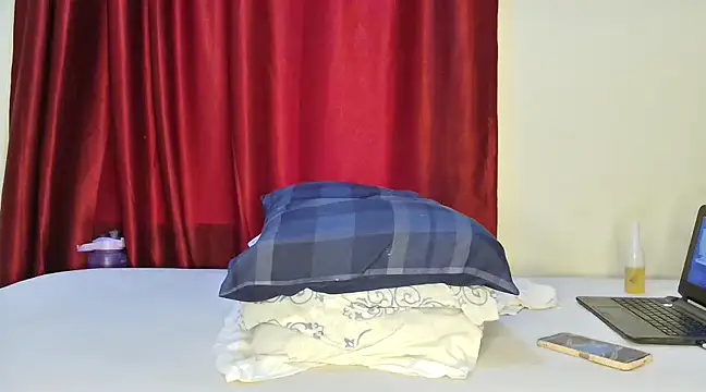 REALNASTYY04 online show from February 19, 2025, 7:39 am