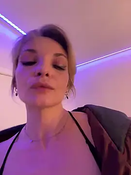 Snapshot of Amerabelle_23 chatting on March 14, 2025, 6:39 pm Amerabelle 23 online show from March 14, 2025, 6:39 pm