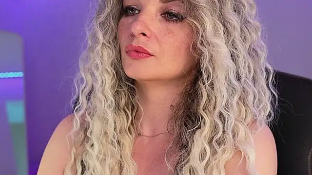 Snapshot of Amerabelle_23 chatting on March 12, 2025, 12:04 pm Amerabelle 23 online show from March 12, 2025, 12:04 pm