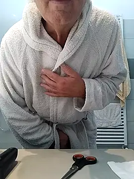 Snapshot of MATTIS11 chatting on November 20, 2025, 8:37 am MATTIS11 online show from November 20, 2025, 8:37 am