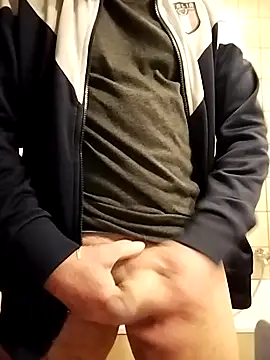 Snapshot of MATTIS11 chatting on February 17, 2025, 9:35 am MATTIS11 online show from February 17, 2025, 9:35 am