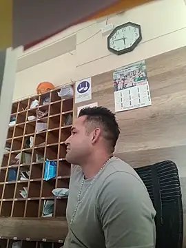 Snapshot of Maximil56 chatting on October 9, 2025, 8:42 pm Maximil56 online show from October 9, 2025, 8:42 pm