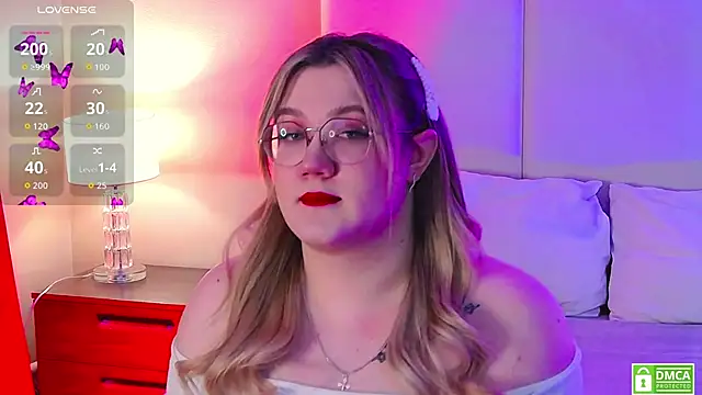 Snapshot of Nancy_Mooree chatting on October 6, 2025, 1:01 pm Nancy Mooree online show from October 6, 2025, 1:01 pm