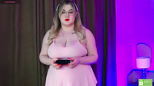 Snapshot of Nancy_Mooree chatting on September 24, 2025, 1:06 pm Nancy Mooree online show from September 24, 2025, 1:06 pm