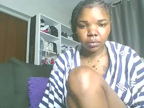 Snapshot of sweet_bigclit chatting on October 15, 2025, 5:17 am sweet bigclit online show from October 15, 2025, 5:17 am