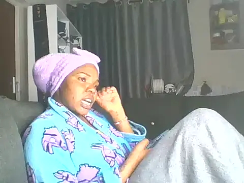 Snapshot of sweet_bigclit chatting on November 10, 2025, 6:02 pm sweet bigclit online show from November 10, 2025, 6:02 pm