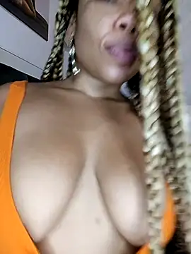 isabellehaynes online show from May 11, 2026, 2:45 pm